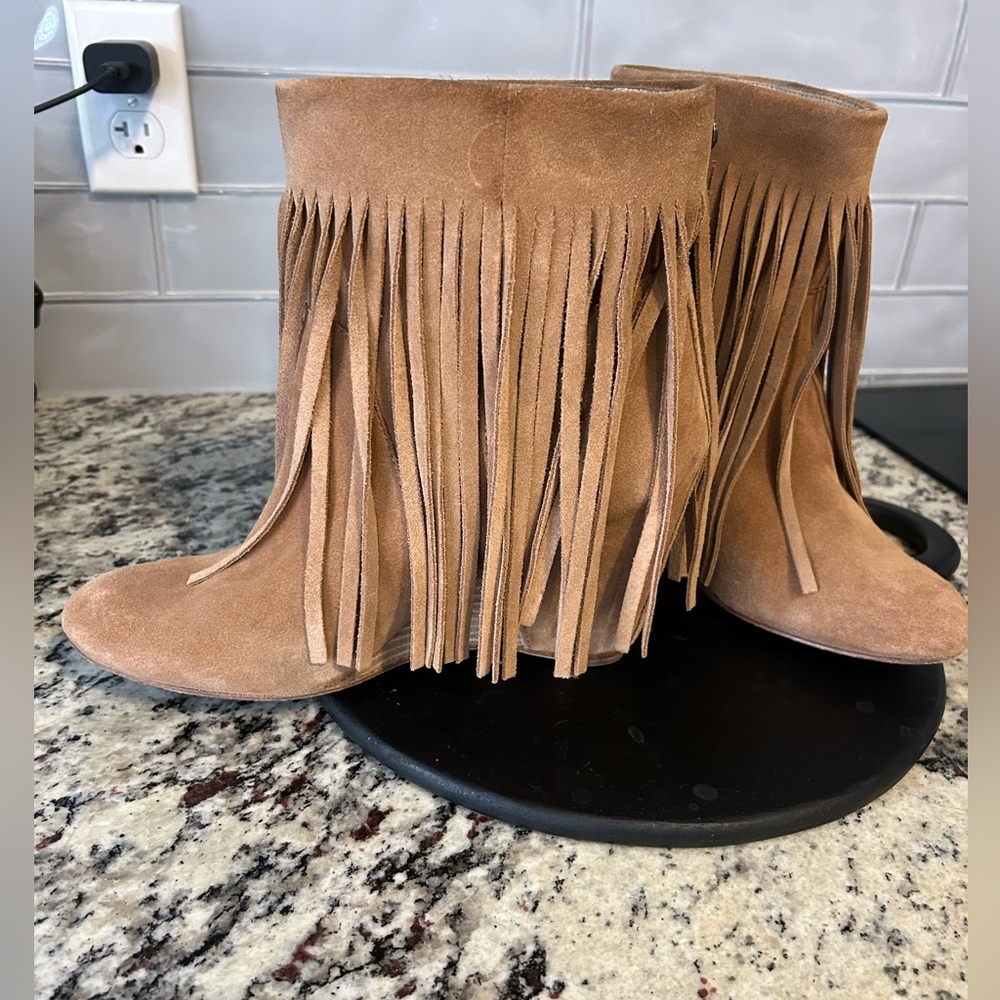 Tan wedge heel suede booties. Super cute with fringe detail. Very comfortable
